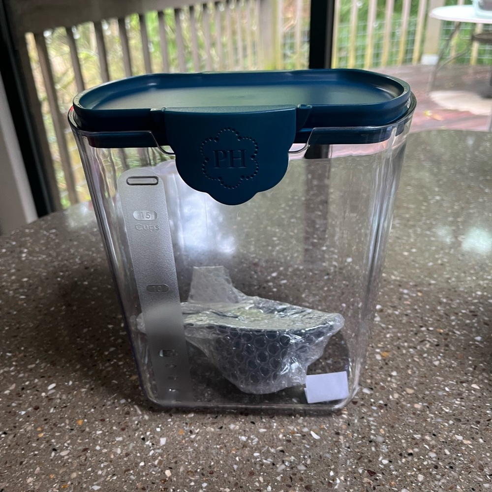 Princess House Progressive Teal-Lid Food Storage Container